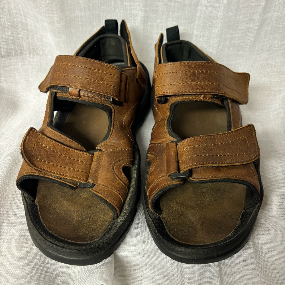 Propet SZ 9M Leather strappie adjustable sandals